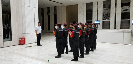 我司對駐港之龍實(shí)業(yè)進(jìn)行了軍事和消防考核